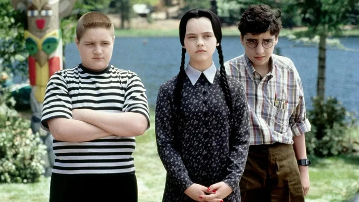 Фильм 1991 года «Семейка Аддамс» режиссера Барри Зонненфельда стал очень успешным