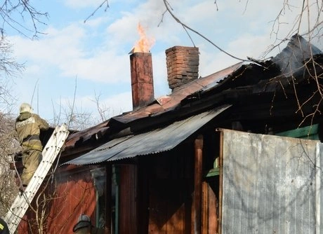 Рязанец вытащил из горящего дома двух пьяных соседей | ya62.ru