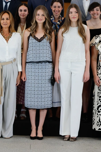 Принцесса Леонор и инфанта София в Королевской галерее, 20 июня 2024 год