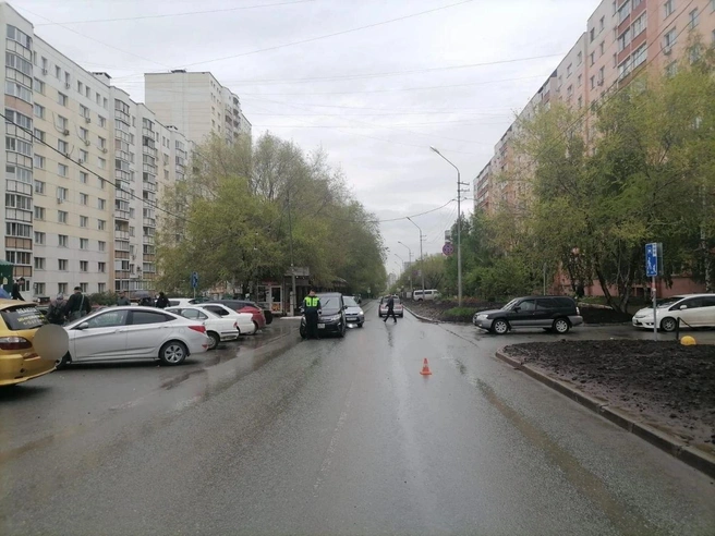 Девочку с травмами доставили в больницу | Источник: ГАИ по Новосибирску