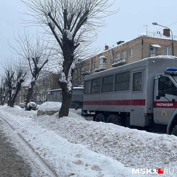 К зданию морга стянули силовиков | Источник: Вера Борисова / MSK1.RU