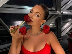 Евгения Феофилактова показала, как выглядит после моделирования тела и пластики груди