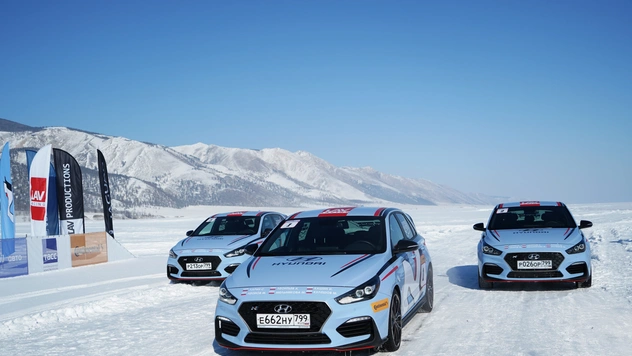 Hyundai i30 N: отжигает на льду Байкала