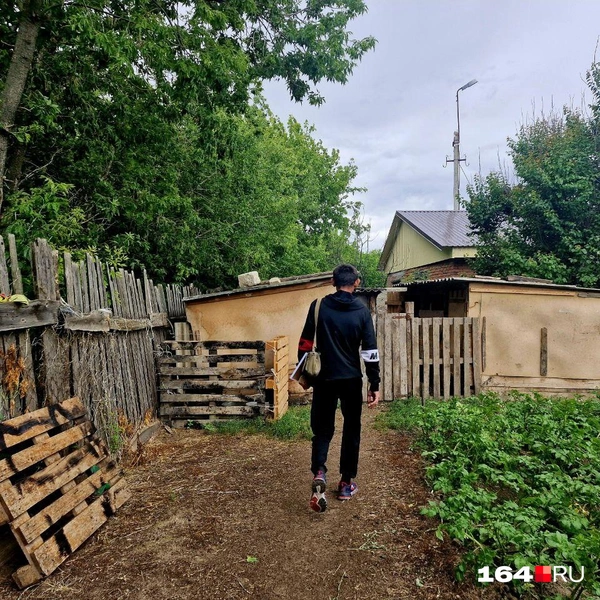 У Владимира свое хозяйство, причем в новом доме уже тоже засажен огород | Источник: Виктория Федорова / 164.RU