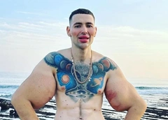 «Руки-базуки» Кирилл Терешин может остаться без конечностей: блогеру с огромными бицепсами грозит ампутация