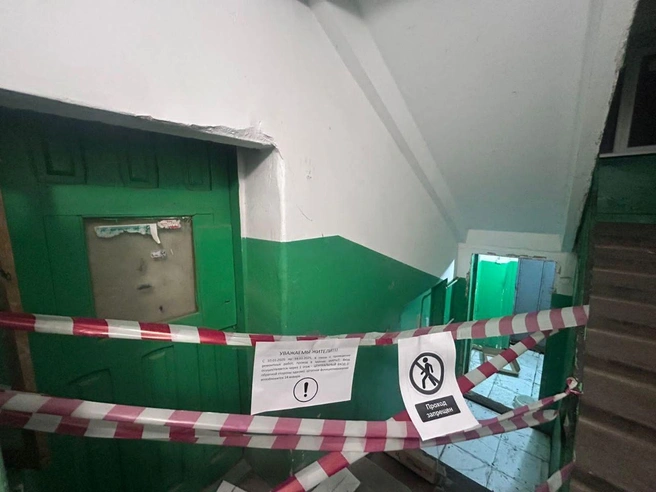 Пока не схватился клей под керамогранитом, пришлось заходить через другой вход | Источник: Александр Хабаров