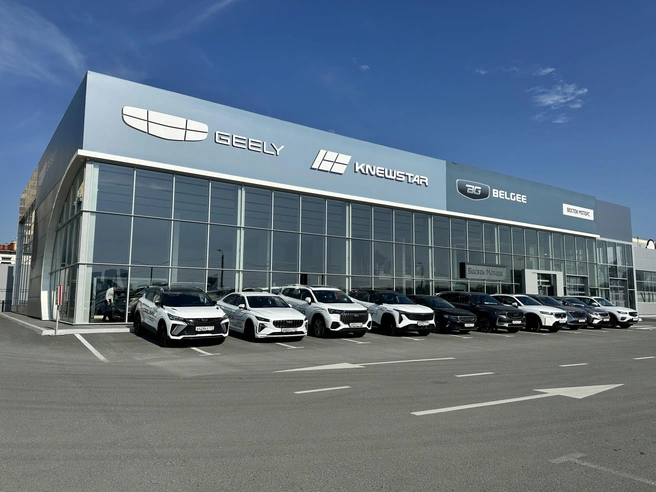 Покупатели могут посмотреть новые автомобили Geely в разных вариантах исполнения на Алебашевской, 15 | Источник: «Восток Моторс»