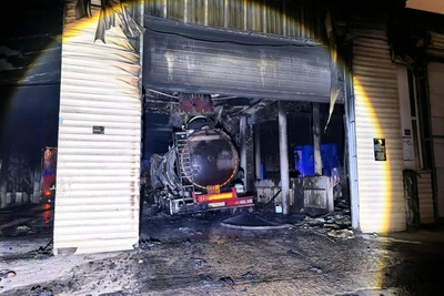 В Волгограде загорелся бензовоз, но взрыва удалось избежать