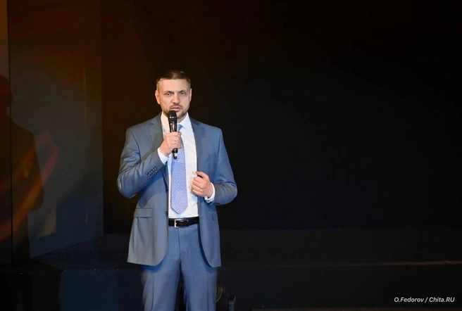 Осипов рассказал историю о сыне погибшего участника СВО на открытии Забайкальского кинофестиваля (16+) | Источник: «Чита.Ру»