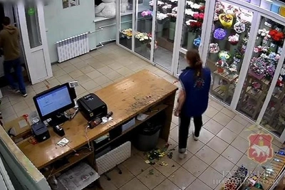 Парень из Краснокамска украл розы для любимой