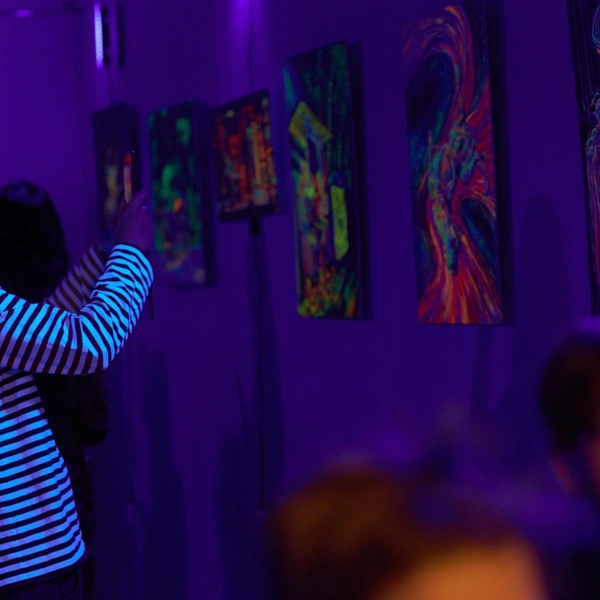 На картины можно смотреть и днем, и ночью | Источник: личный архив Ильи Морозова