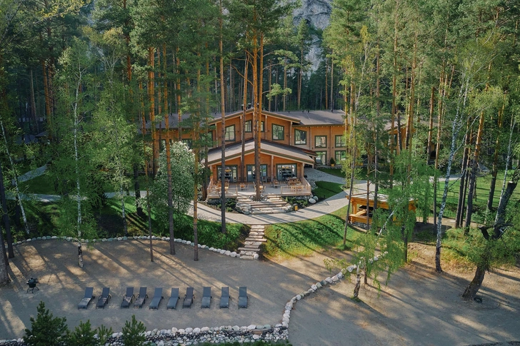 Эко курорт Grand Chalet Altay. | Источник: hotel.grandchalet.ru