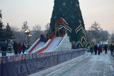 Kirov Square Ice Slide to Close in February