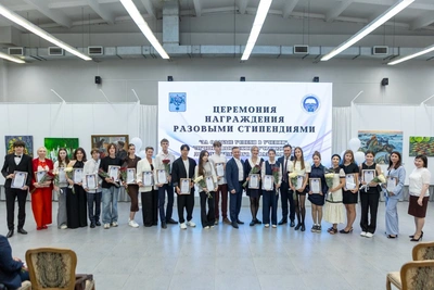 Разовые стипендии вручили выпускникам Южно-Сахалинска