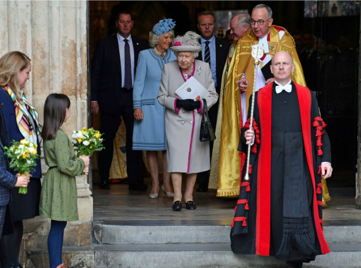 Редкий выход: Елизавета II и герцогиня Камилла в Вестминстерском аббатстве