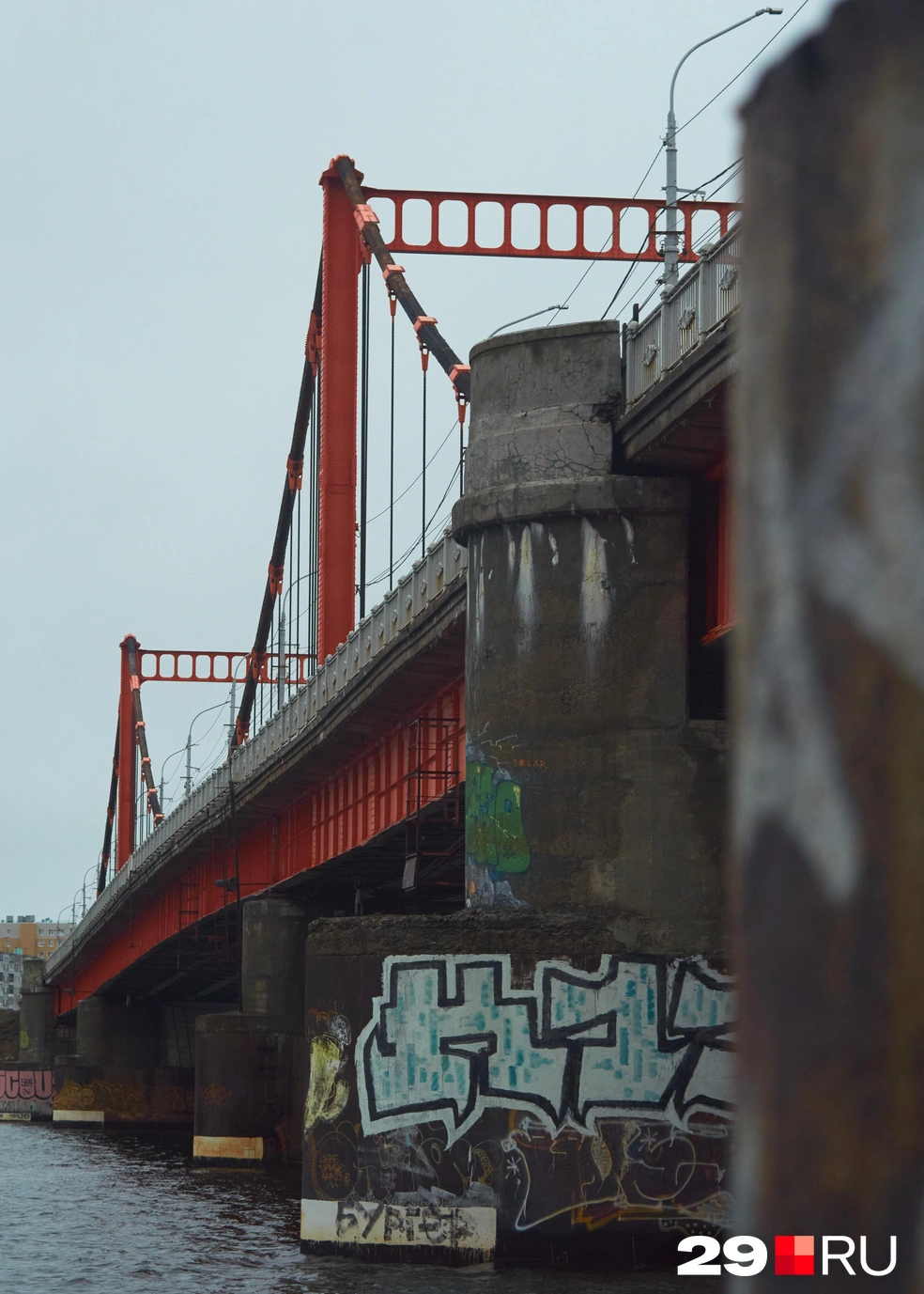 Особенно разрушенными выглядят балконы | Источник: Антон Данилов / 29.RU