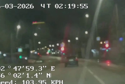 В Красноярске пьяный водитель без прав влетел в столб