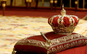 14 корон современных монархий