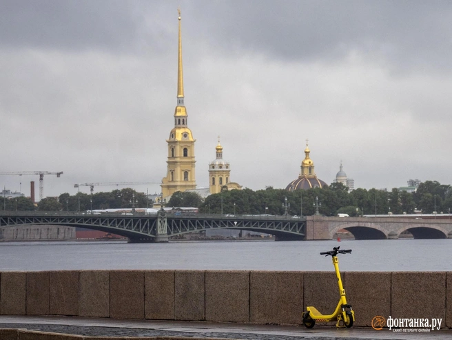 Вице-губернатор Петербурга рассказал, что мешает запретить самокатам ездить на тротуарах | Источник: Михаил Огнев / FONTANKA.RU