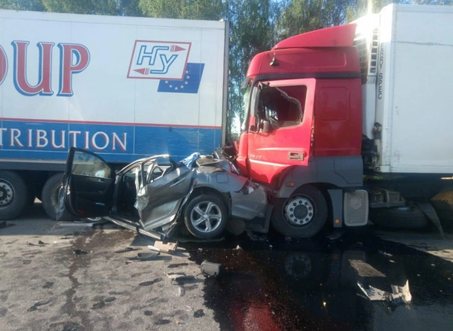 Опубликованы фотографии с места смертельного ДТП на трассе М5 в Шиловском районе | ya62.ru