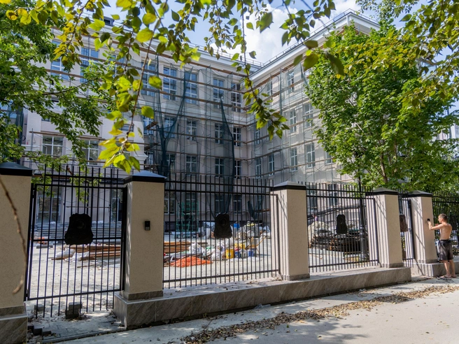 Перед строителями стояла непростая задача — заменено всё, включая кровлю | Источник: Владислав Лоншаков / E1.RU