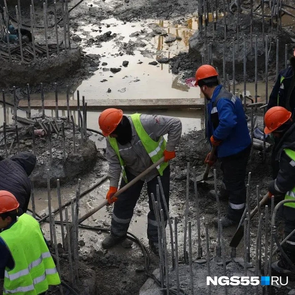 Труд мостовика нелегок  | Источник: Евгений Софийчук / NGS55.RU 