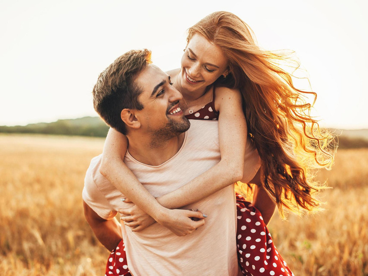 Без ума: как ведет себя влюбленный мужчина — 10 признаков, которые выдают его чувства