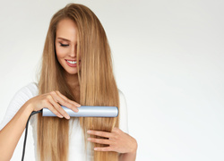 Никакой «соломы»: как на самом деле пользоваться выпрямителем, чтобы не убить волосы