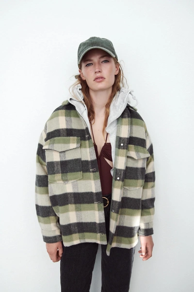 Куртка ZaraЦена: 4 499 руб.Где купить: zara.com