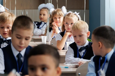 Бантики и тетрадки: цены на сборы в школу в Кузбассе