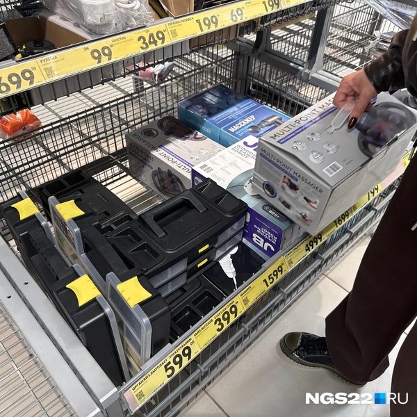 Женщина так и норовила взять самый дорогой в магазине товар | Источник: Полина Шевчукова / NGS22.RU