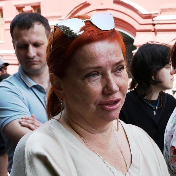 <p>Елена</p>