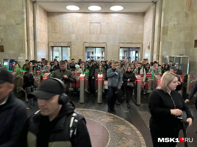 На одной из станций синей ветки метро в Москве введут ограничения на вход | Источник: Александр Филиппов / MSK1.RU