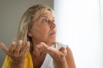 «После свадьбы зять испортился. Воду мутит его мать, а я переживаю за дочку»