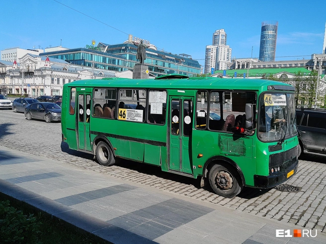 Все коммерческие перевозчики Екатеринбурга пользуются услугами водителей-мигрантов | Источник: Роман Марьяненко / E1.RU