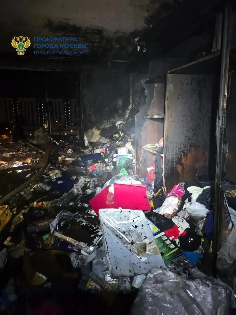 Пытались спастись от огня: женщина погибла в пожаре на западе Москвы