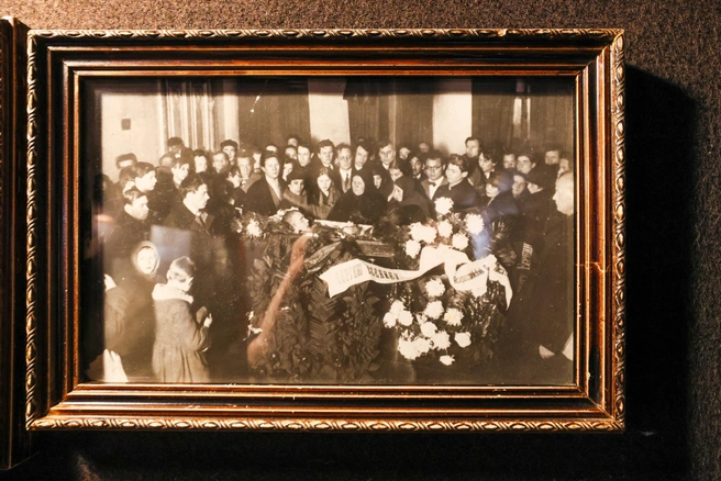 Прощаться с поэтом пришло множество людей | Источник: Артём Устюжанин / MSK1.RU