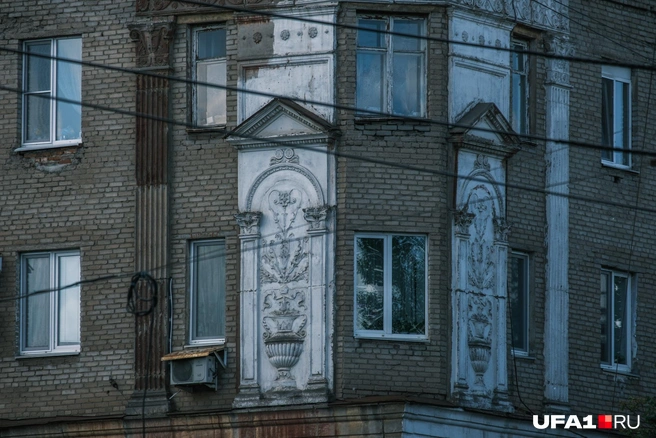 Этот красивый фасад на перекрестке Ульяновых — Кольцевой | Источник: Булат Салихов / UFA1.RU