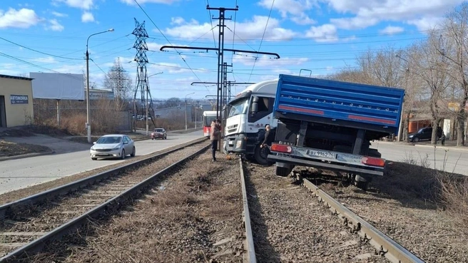 Движение остановили на левом берегу | Источник: МП «Маггортранс»