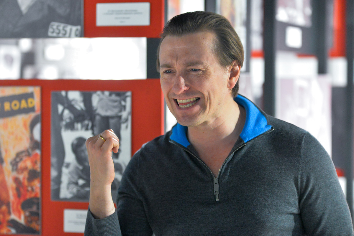 Безруков потребовал полмиллиона рублей компенсации за продажу масок с его лицом