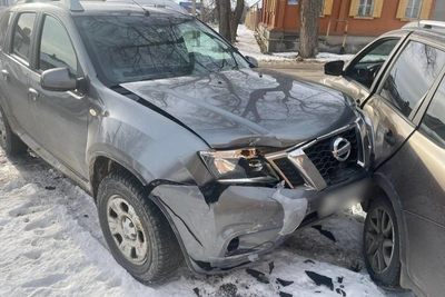 Two cars collide at intersection in Voronezh region, injuring woman driver