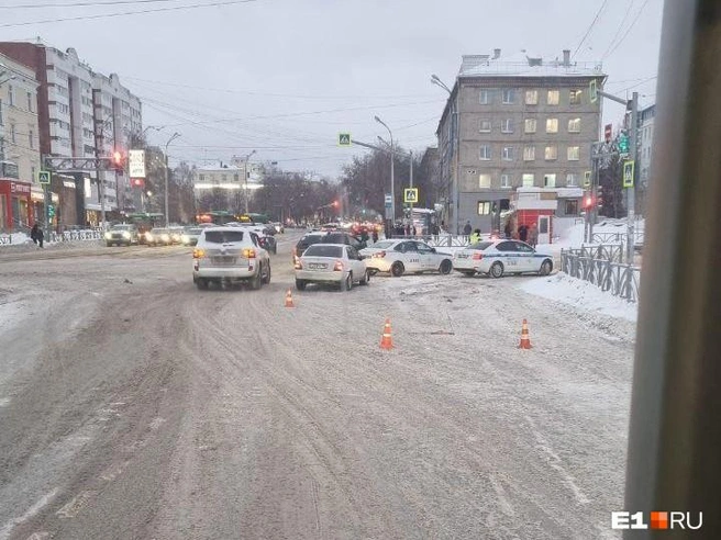 В аварии пострадала 16-летняя девушка | Источник: читатель E1.RU