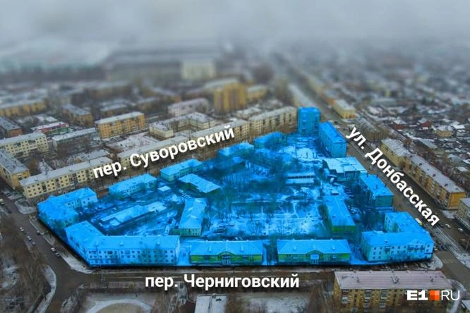 Два из десяти домов были уже признаны аварийными, в других восьми были сильно изношены несущие конструкции | Источник: Филипп Сапегин / E1.RU