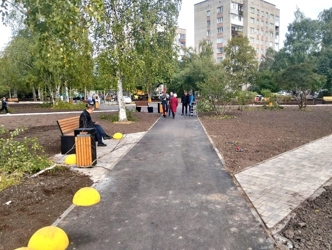 Новые пешеходные дорожки из тротуарной плитки появятся в сквере на улице Комсомольской | Источник: Группа Аквилон