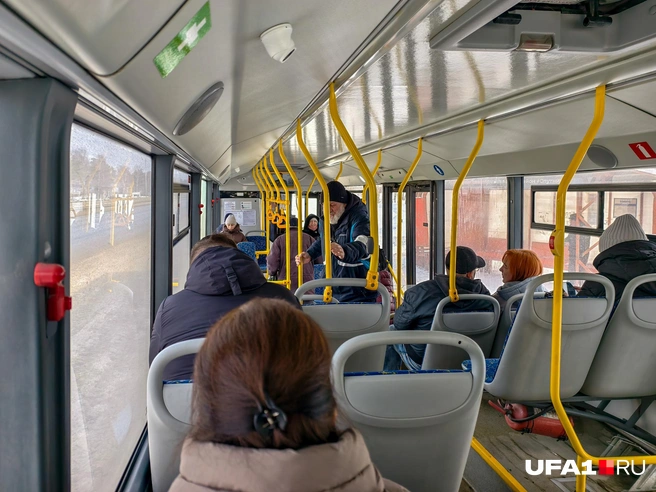 В салоне пассажиров поначалу немного | Источник: Булат Салихов / UFA1.RU