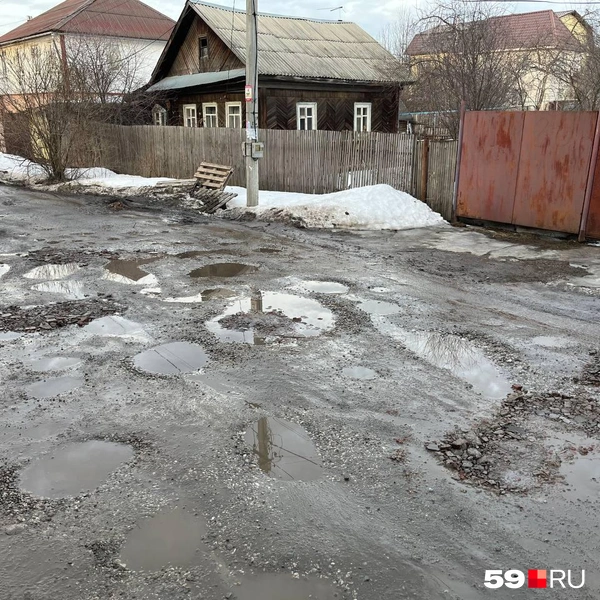 Пермяк даже не может посчитать, сколько машин тут сломалось | Источник: Читатель 59.RU