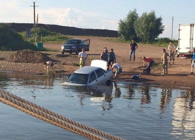 Водитель забыл поставить авто на ручник | ufa1.ru