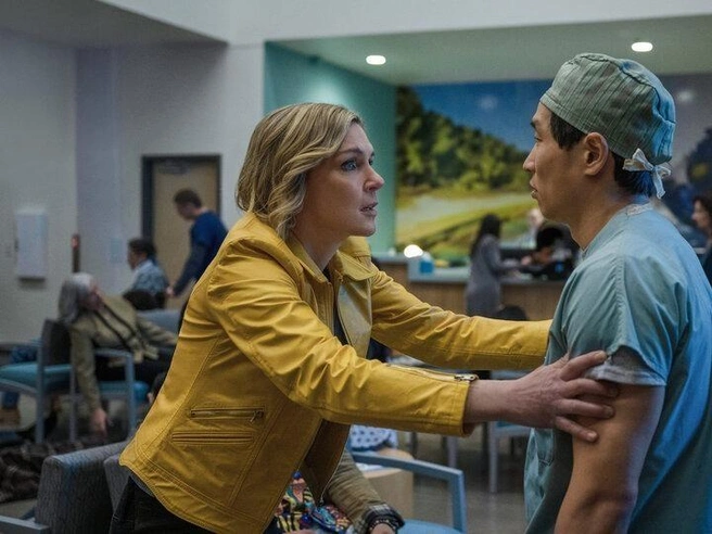 Действие сериала разворачивается в мире, который захватил инопланетный вирус  | Источник: кадр из сериала «Из многих» (18+), реж. Винс Гиллиган (Apple TV+, 2025)