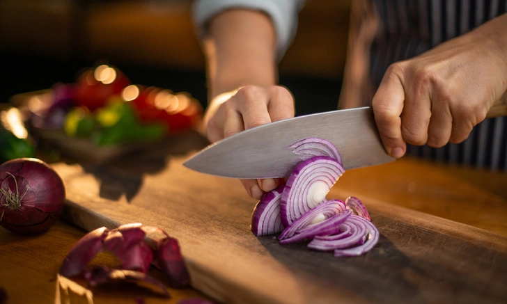 Какой лук полезнее для организма — репчатый, порей, шнитт или шалот? | Источник: iStockphoto/Nicholas77