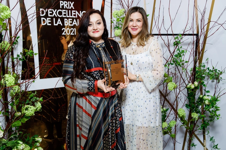 Хохлова Мария и Абрамова Александра (Estee Lauder)